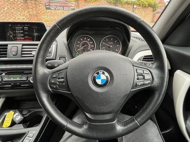 BMW 1 SERIES