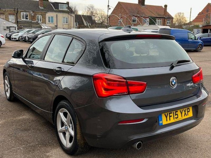 BMW 1 SERIES