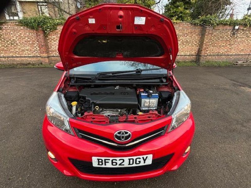 TOYOTA YARIS