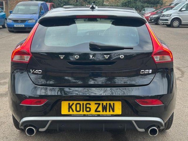 VOLVO V40