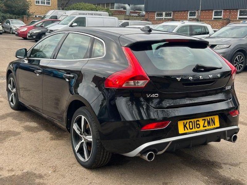 VOLVO V40