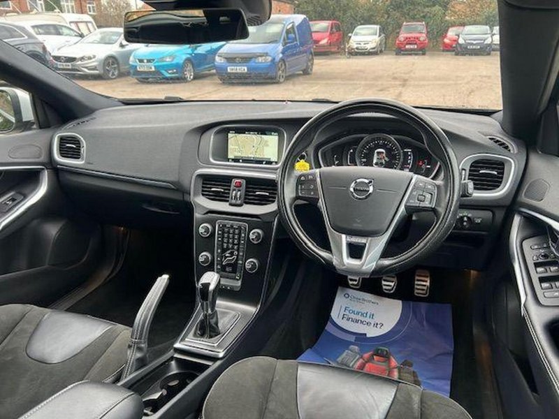 VOLVO V40