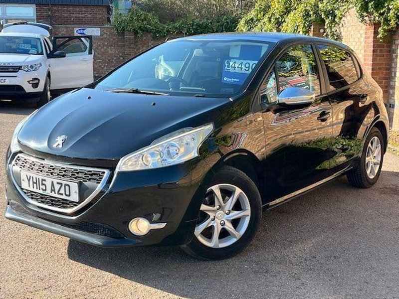 PEUGEOT 208