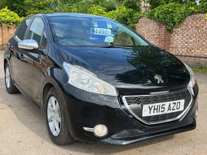 PEUGEOT 208
