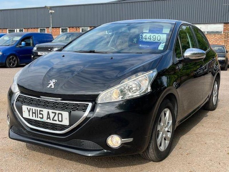 PEUGEOT 208