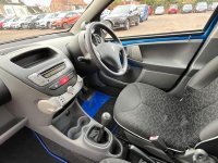 PEUGEOT 107