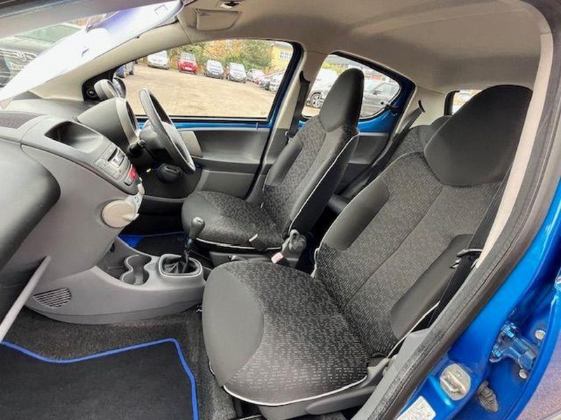 PEUGEOT 107
