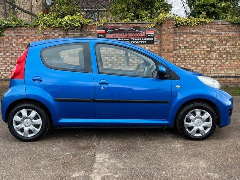 PEUGEOT 107