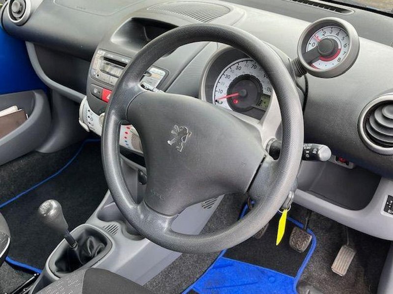 PEUGEOT 107