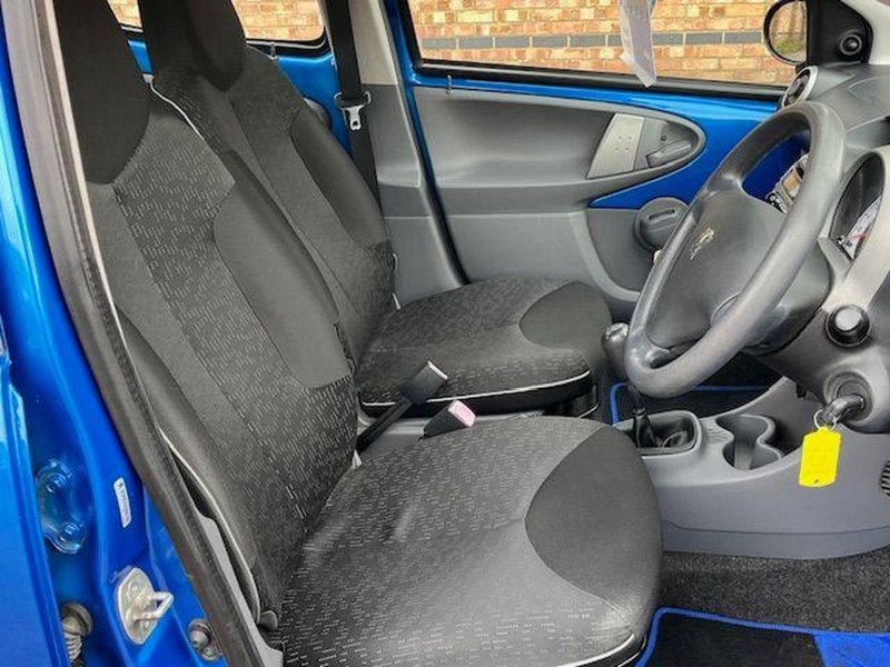 PEUGEOT 107