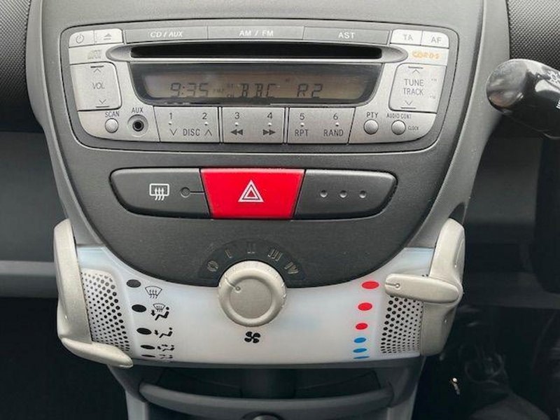 PEUGEOT 107