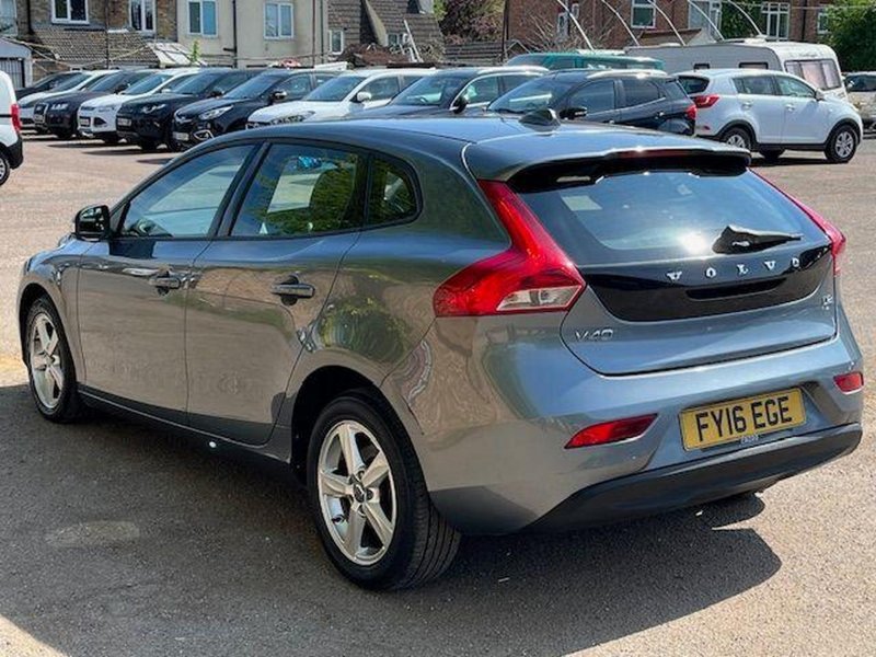 VOLVO V40