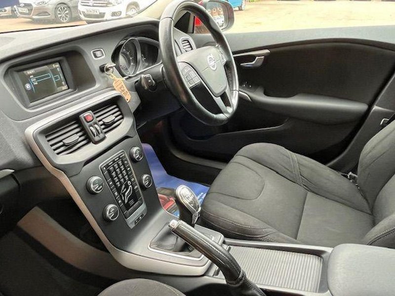 VOLVO V40