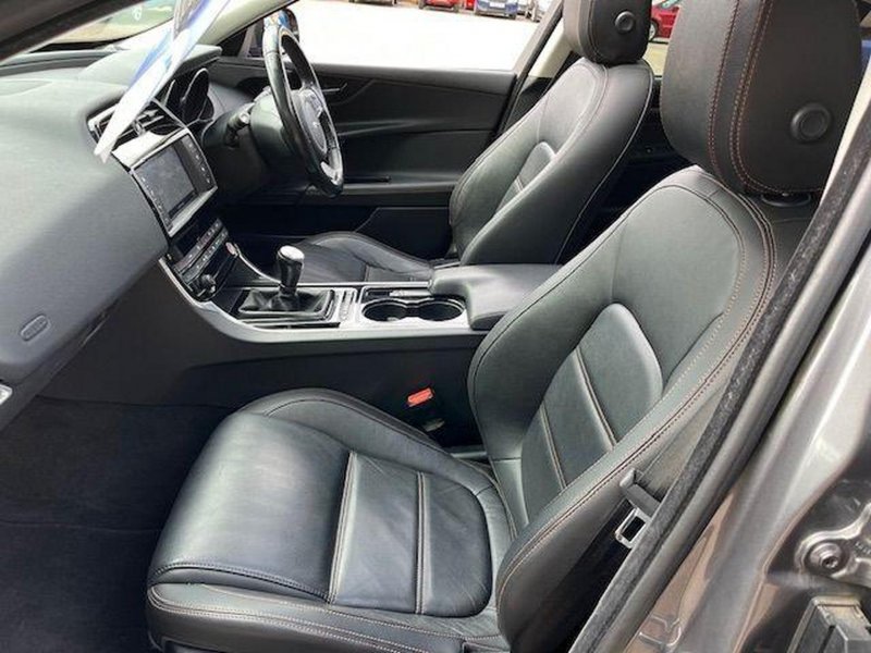 JAGUAR XE
