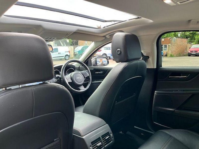JAGUAR XE