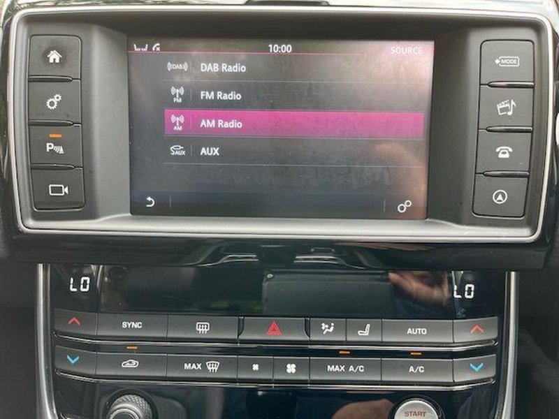 JAGUAR XE