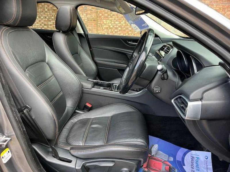 JAGUAR XE