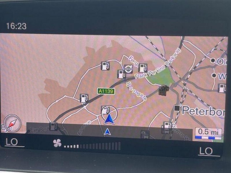 VOLVO V40 CROSS COUNTRY