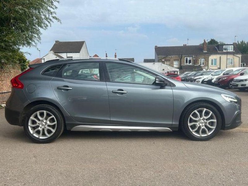 VOLVO V40 CROSS COUNTRY