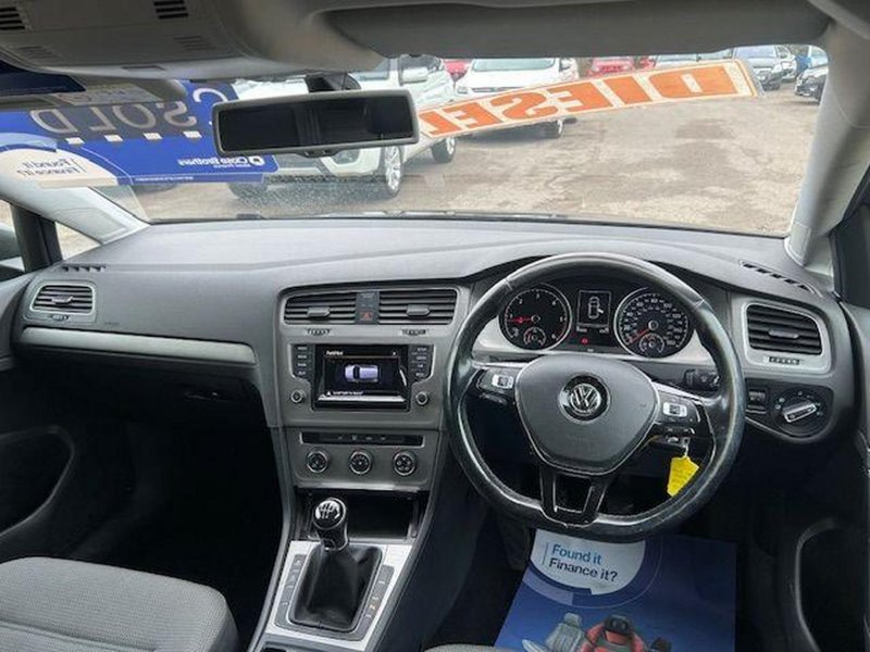 VOLKSWAGEN GOLF